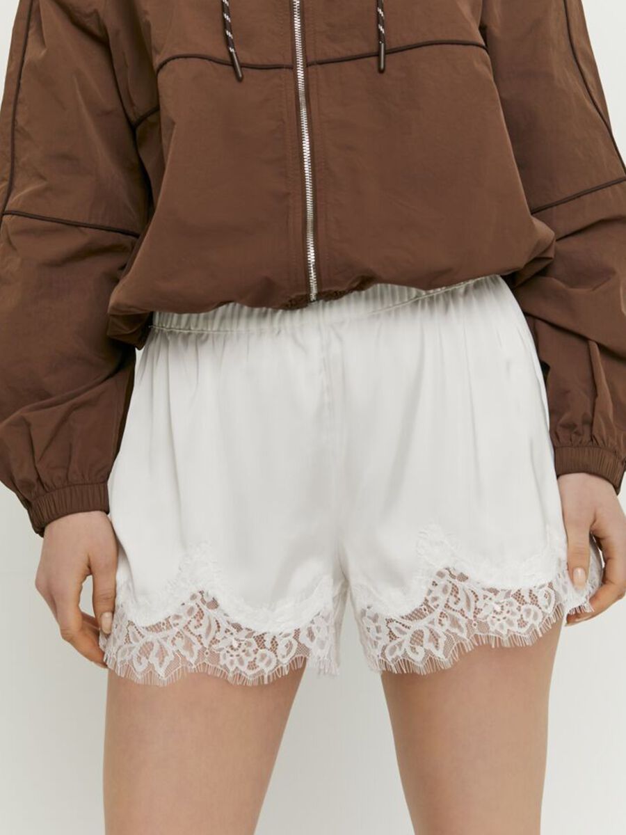 White Stretch Shorts with Lace Trim_2