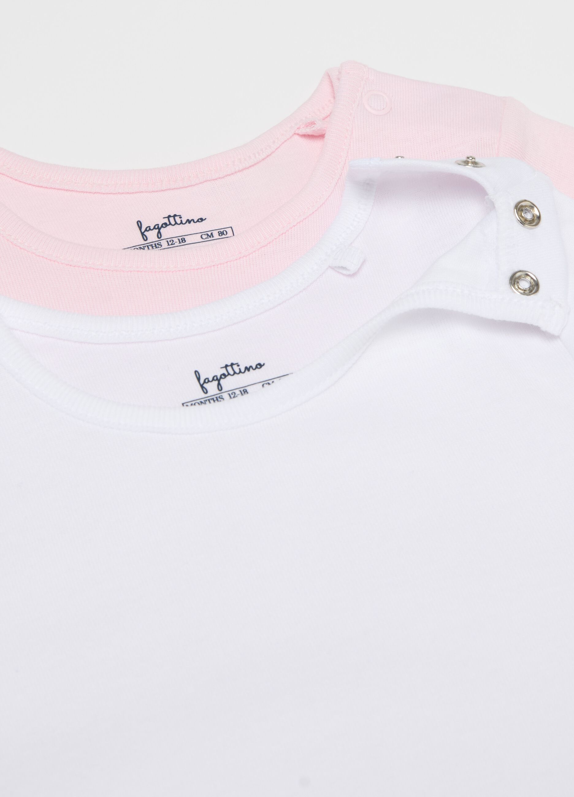 Three-pack short-sleeved bodysuits in organic cotton