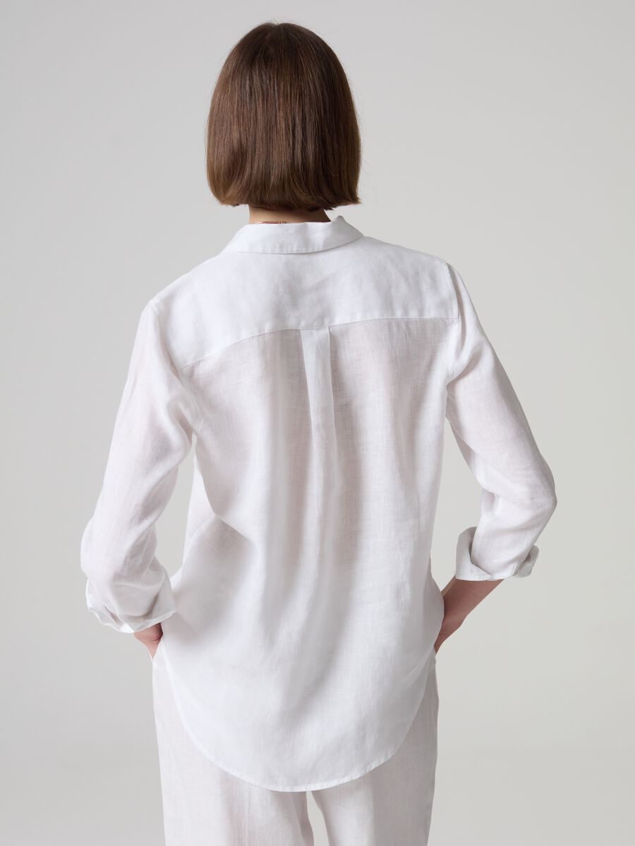 Relaxed-fit shirt in solid colour linen_2