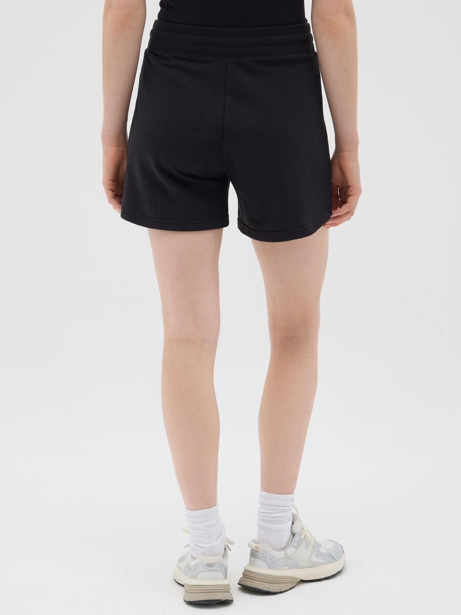 Women's black cotton-blend shorts, regular fit_2