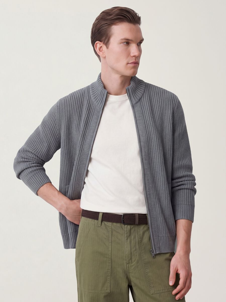 Cardigan grigio in maglia a coste con colletto e zip regular fit_0