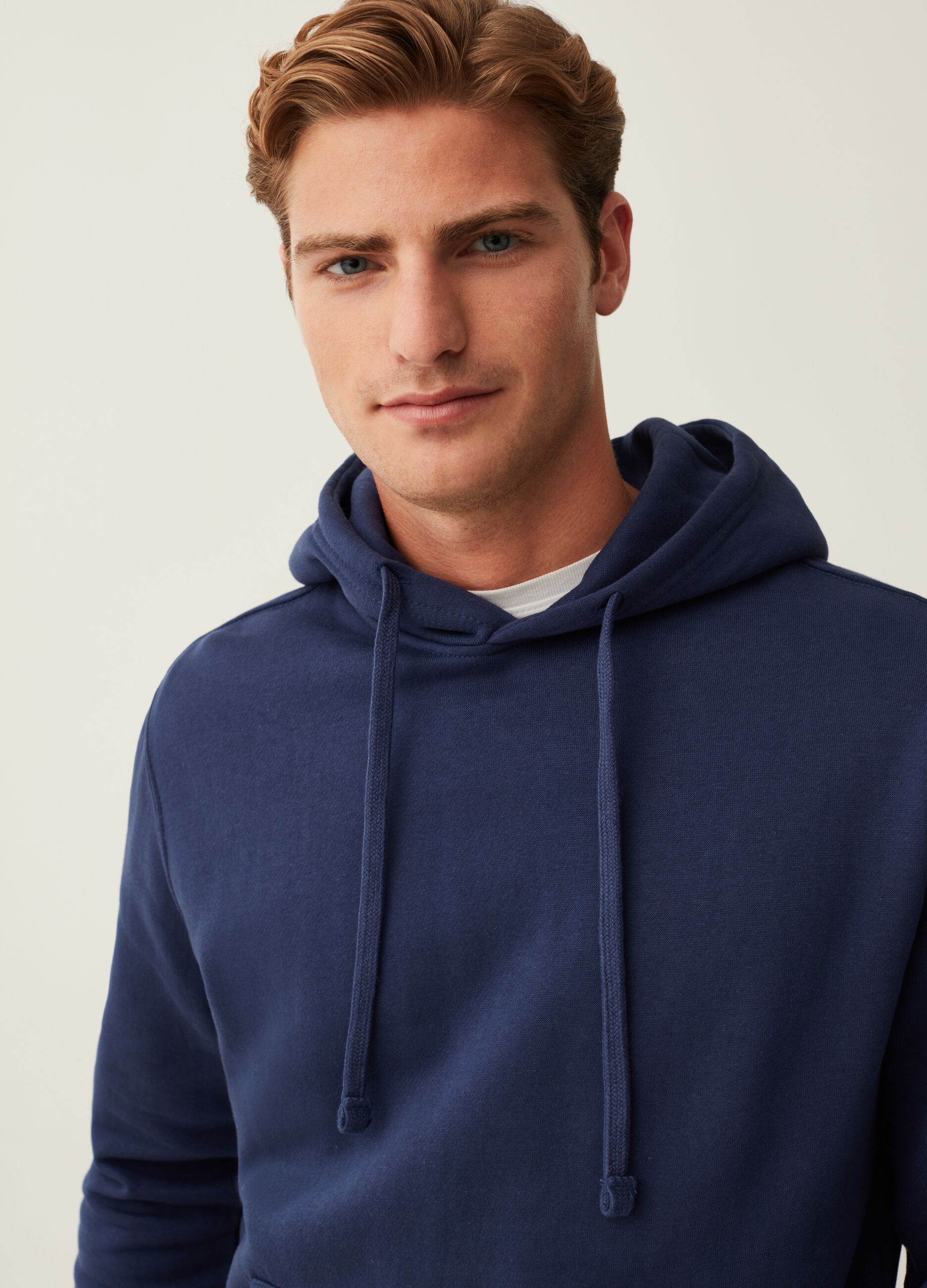Felpa regular fit con cappuccio
