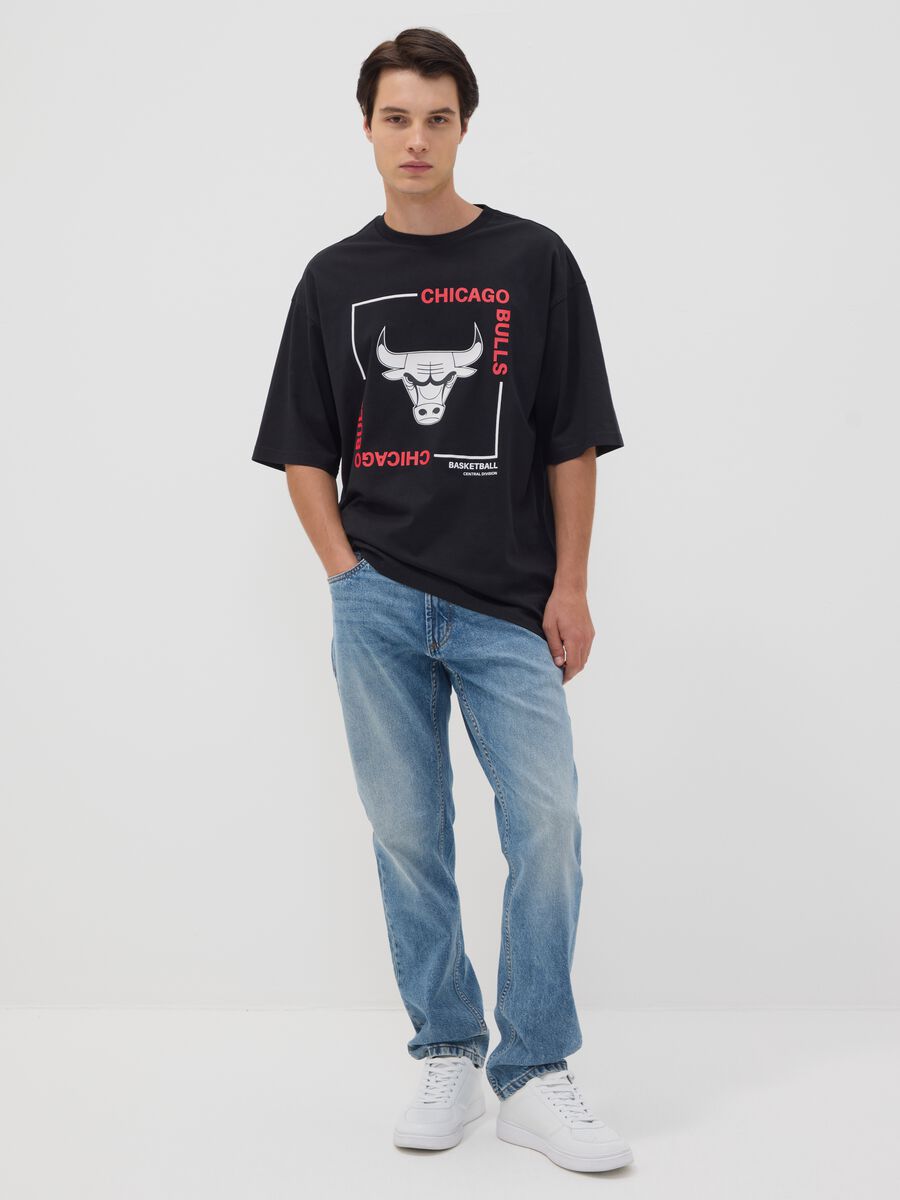 T-shirt nera in puro cotone con stampa Chicago Bulls_1