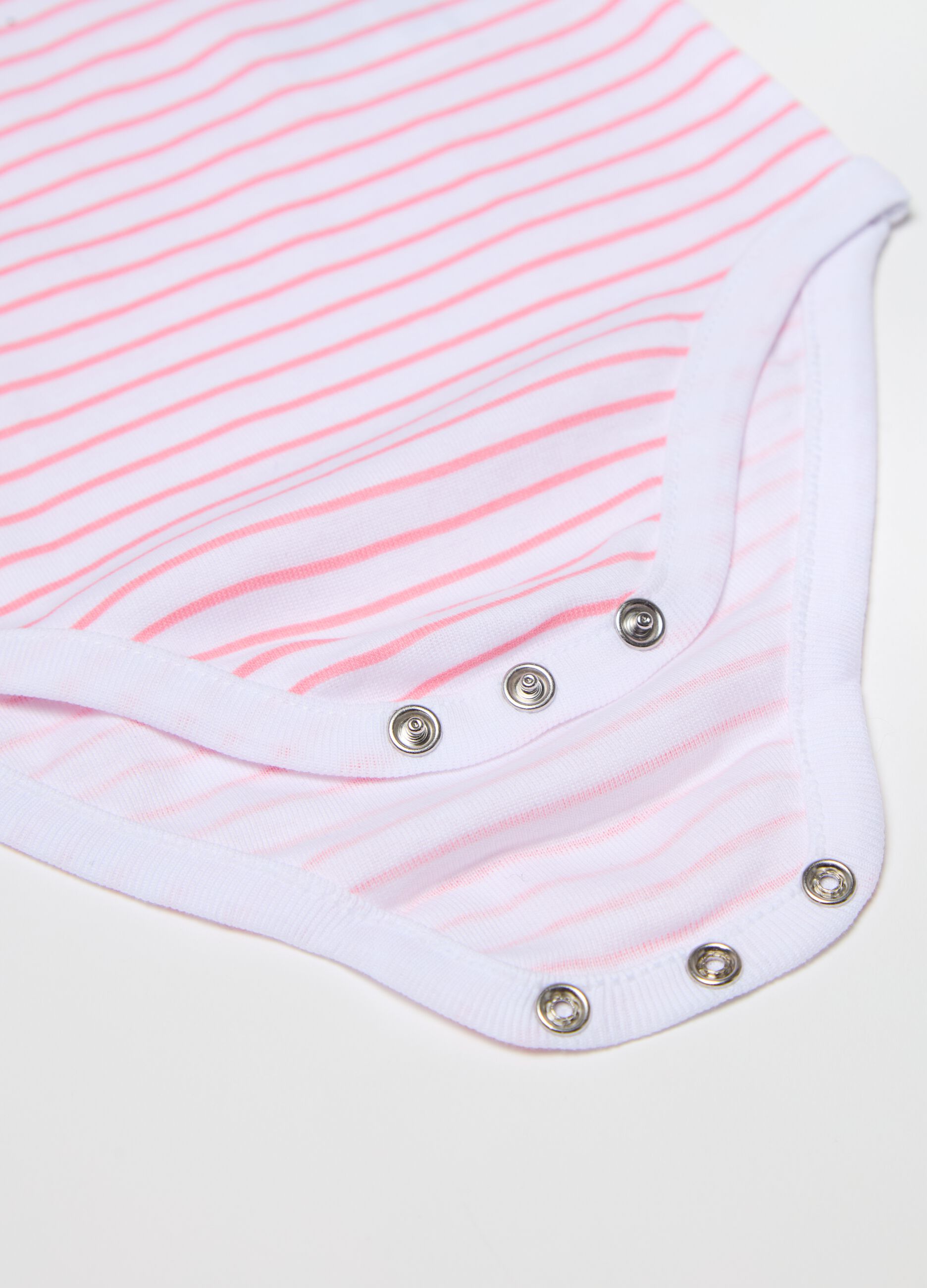 Three-pack sleeveless bodysuits in organic cotton
