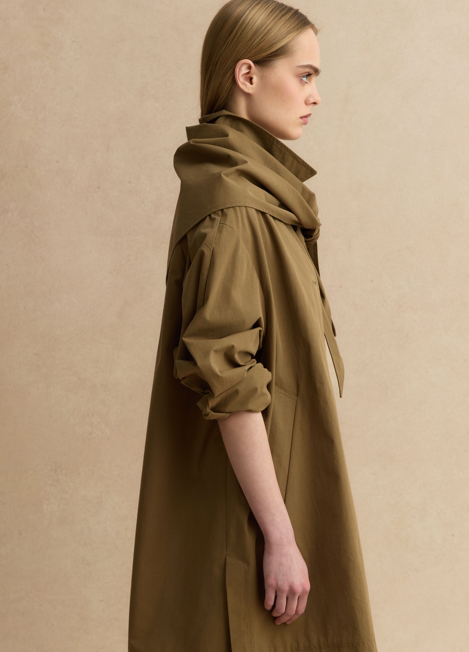 Trench con mantella removibile verde in puro cotone