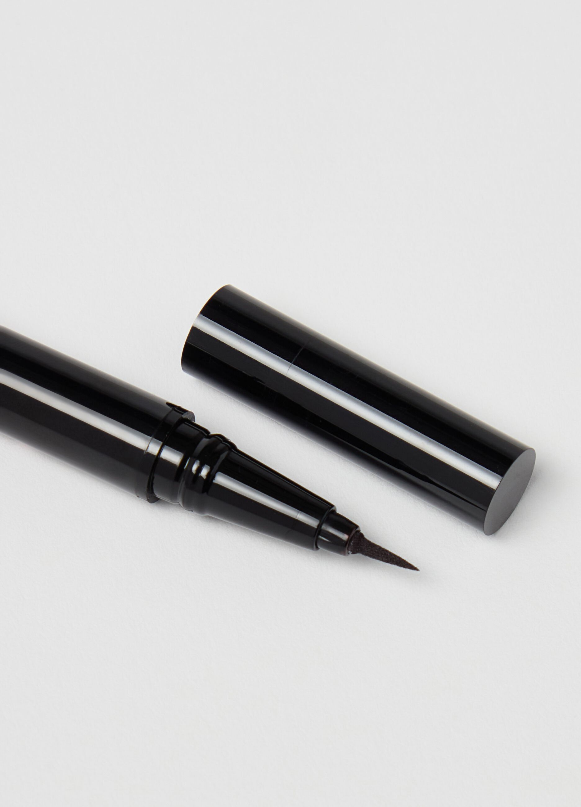 Liner Pow Liquid Eyeliner