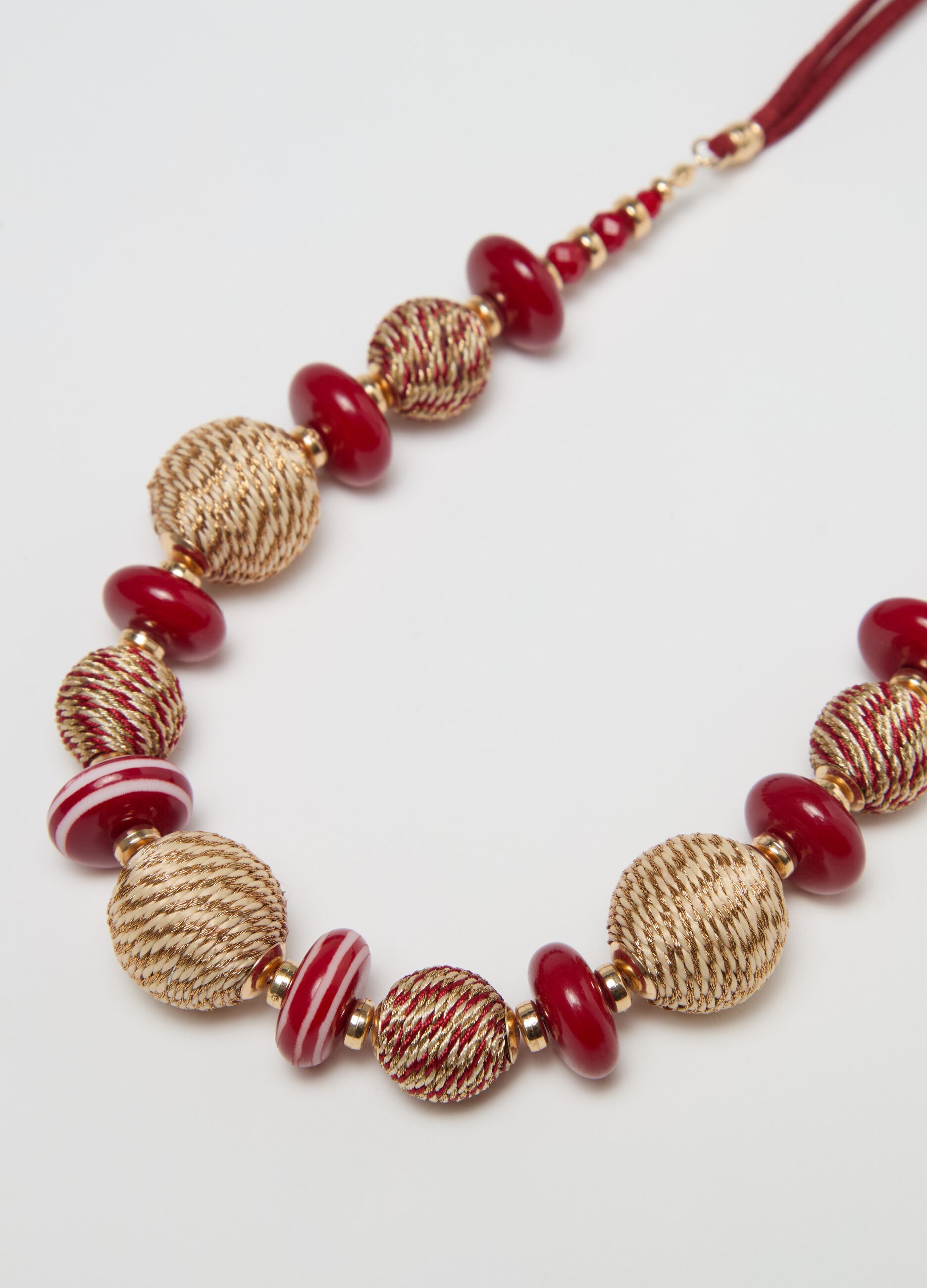 Beaded necklace with gold details