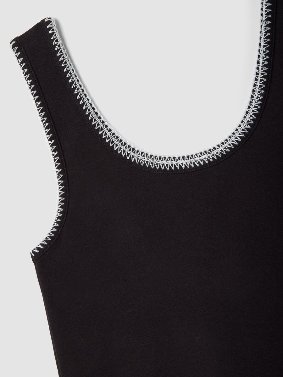 Tank top nero in cotone elasticizzato con dettaglio a contrasto regular fit_5
