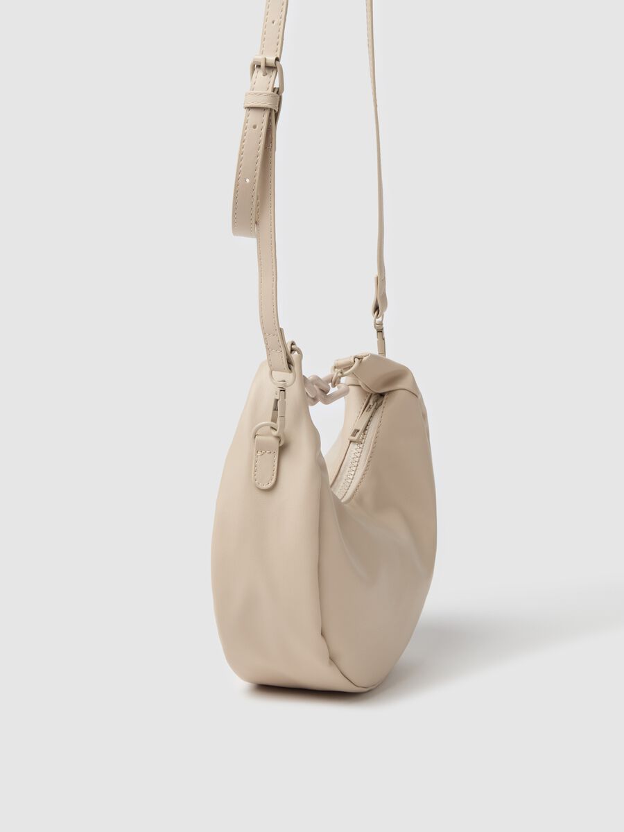 Hobo bag with chain handle_2
