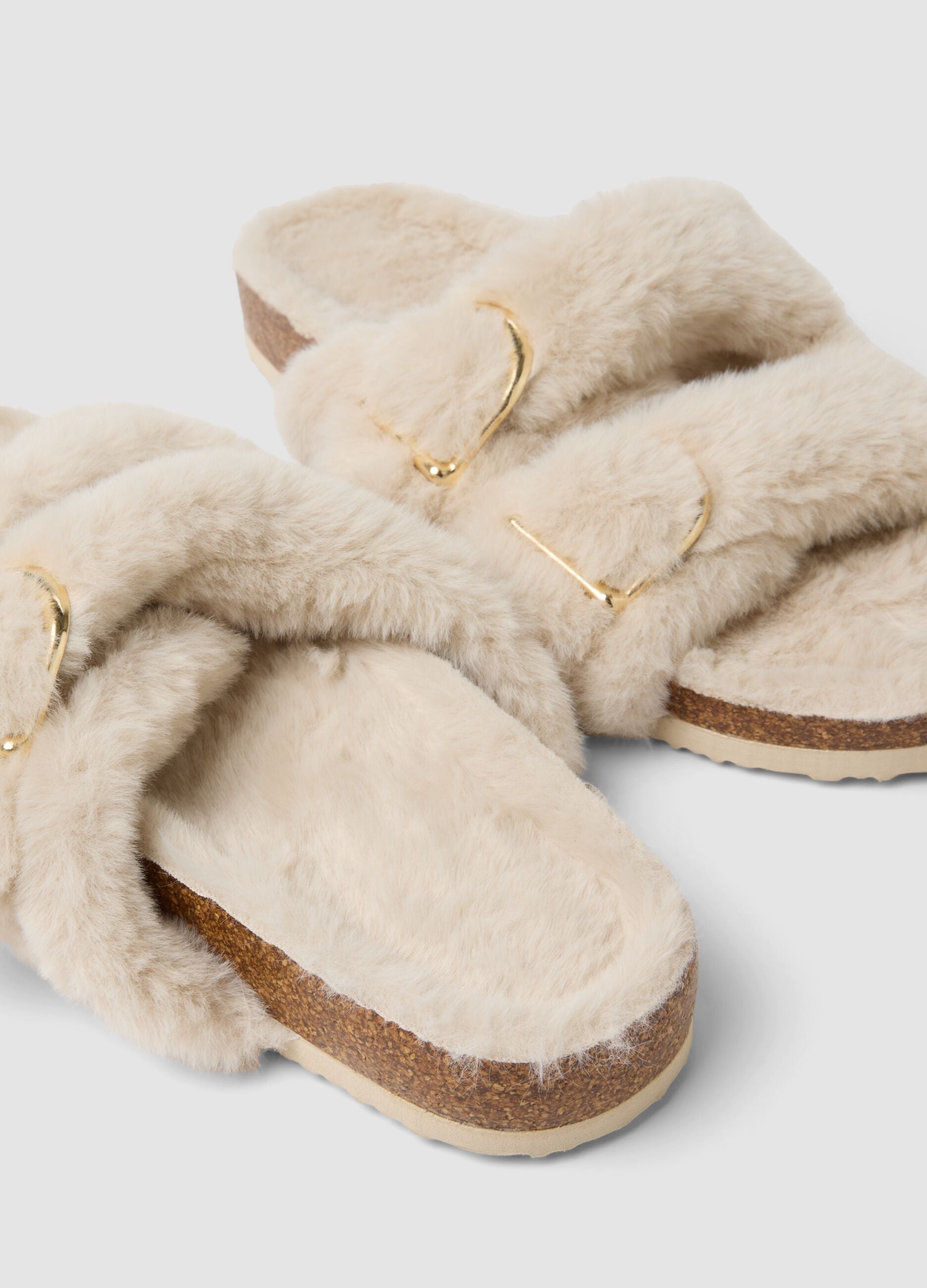 Beige open-toe slippers with crossed straps and buckle