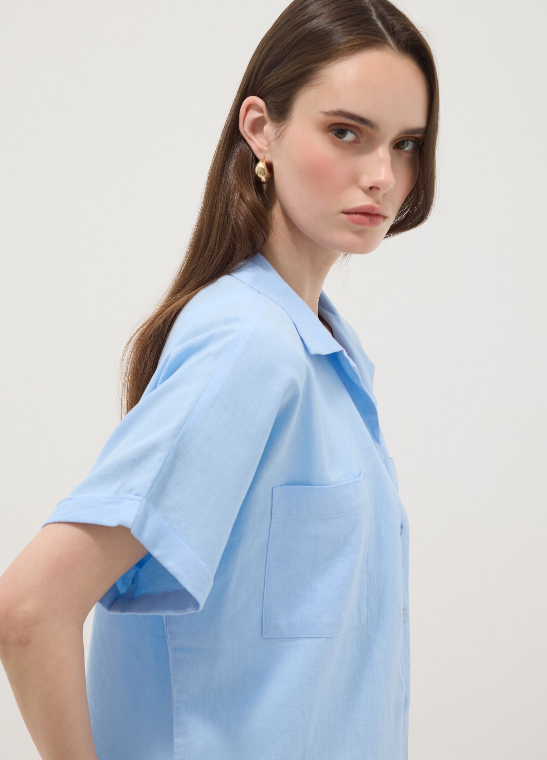 Light blue linen and viscose blend shirt, regular fit