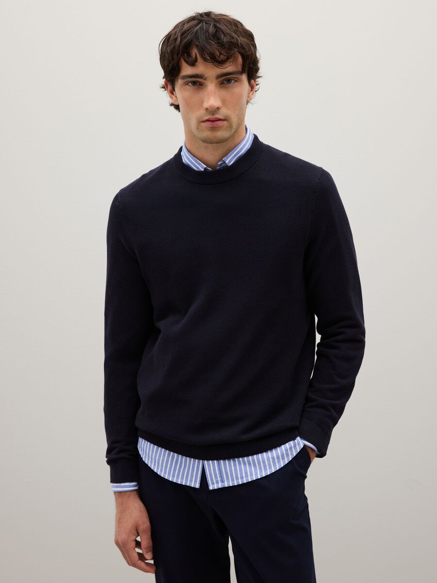 Maglione blu in cotone con collo rotondo_2