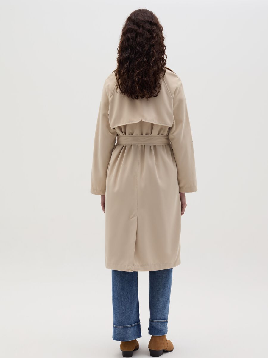 Double-breasted trench coat with buttons and belt_3