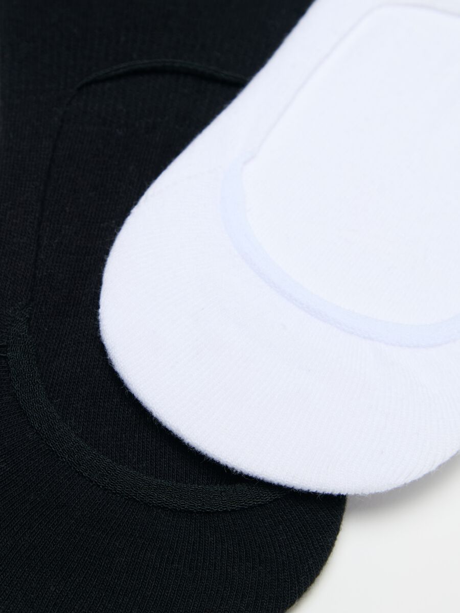 Two-pair pack white and black shoe liners_1