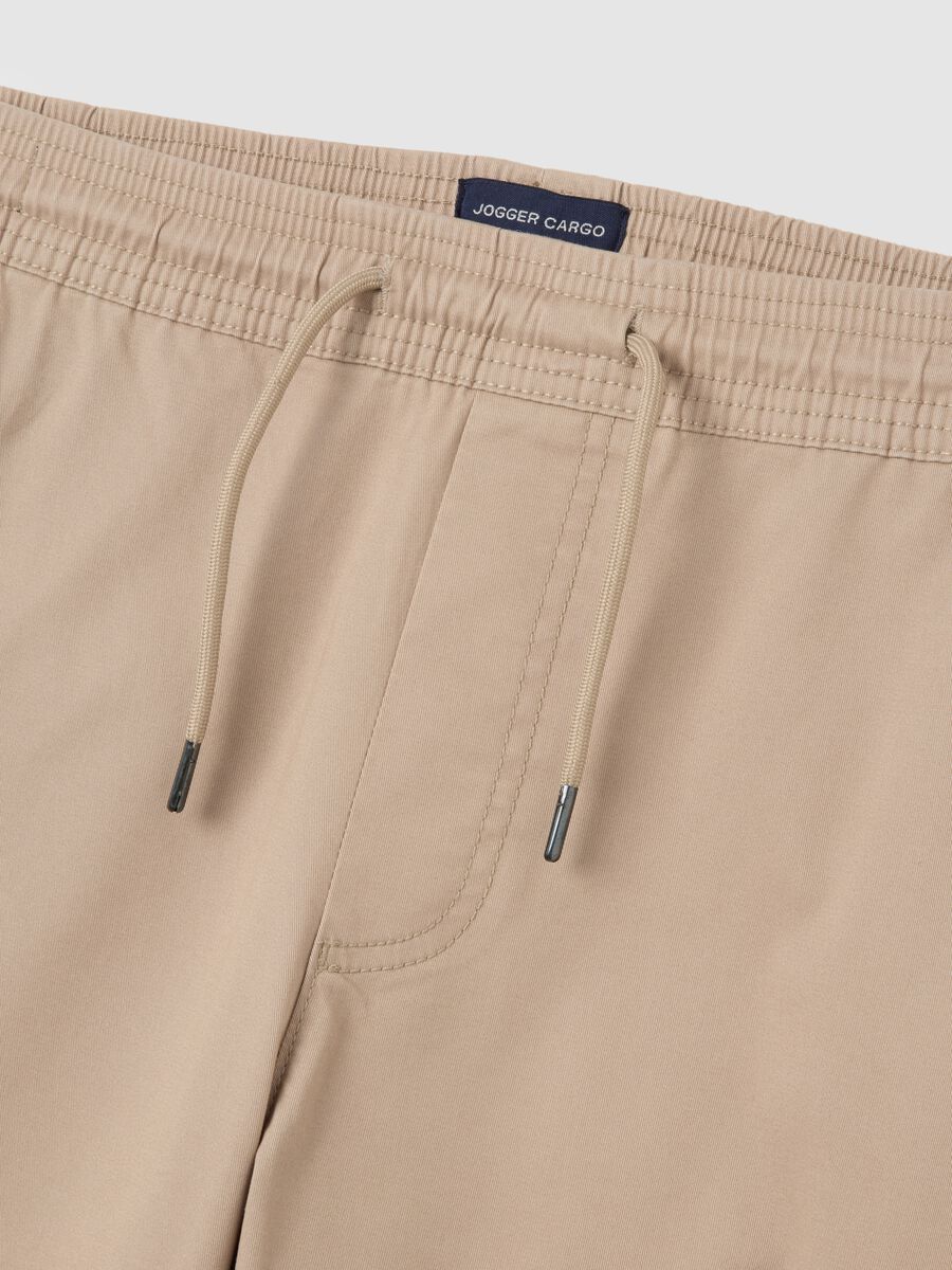 Pantaloni cargo in cotone beige relaxed fit_5