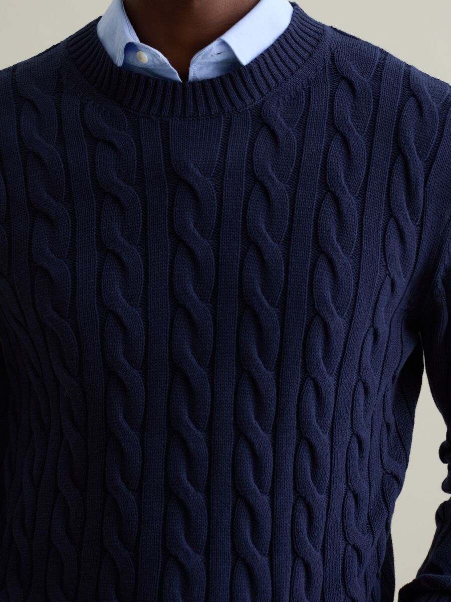 Pullover with cable-knit design_2