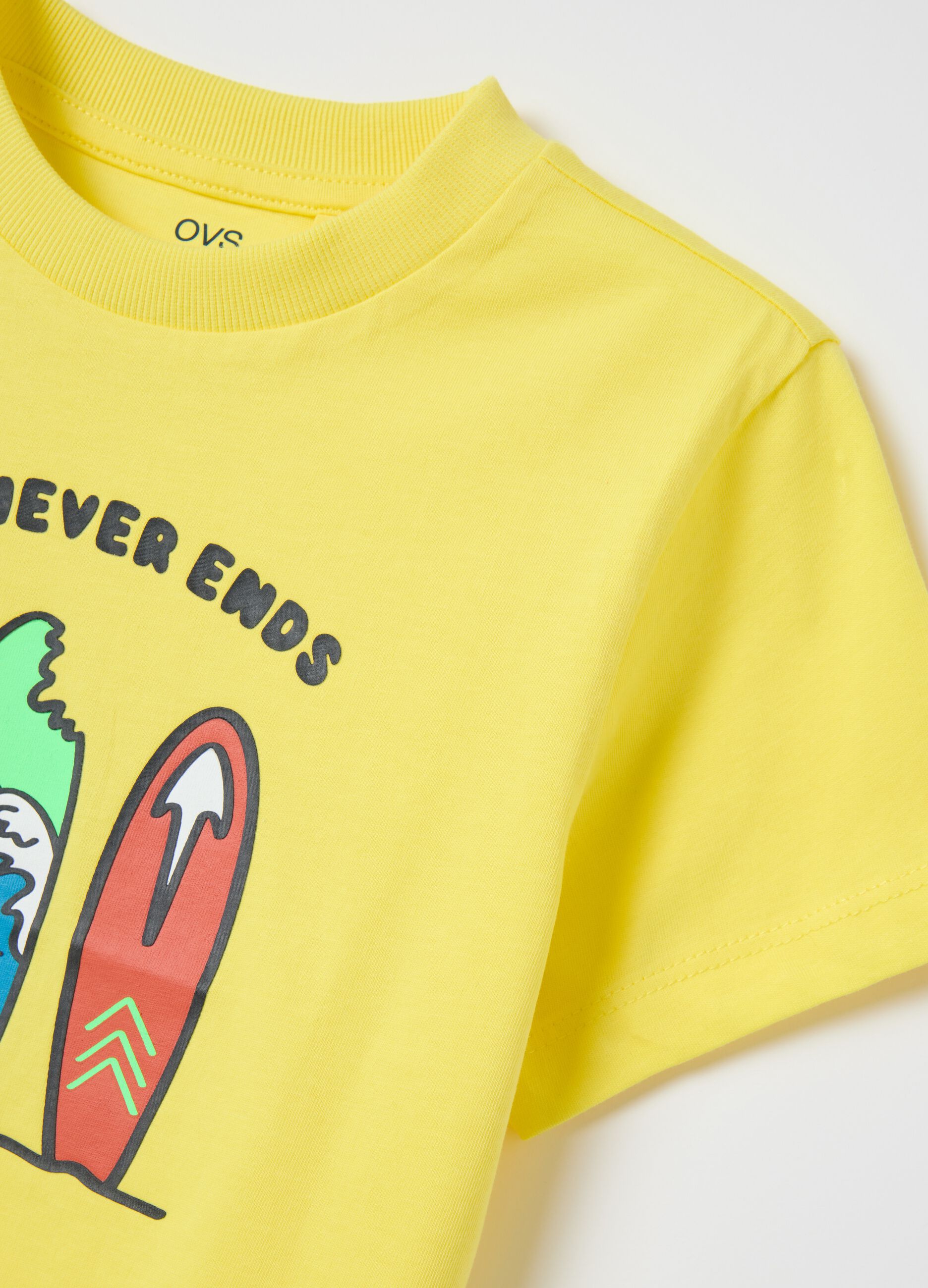 Yellow cotton T-shirt with "Surf Never Ends" print