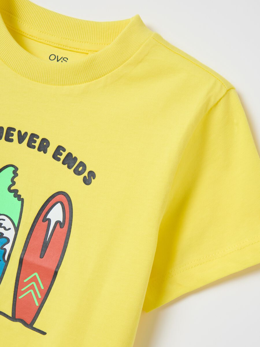 Yellow cotton T-shirt with "Surf Never Ends" print_3