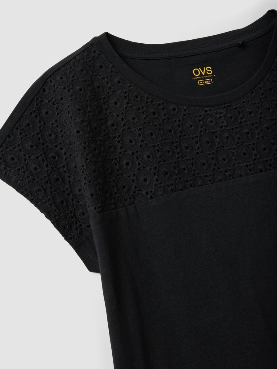 Black pure cotton T-shirt with Broderie Anglaise lace insert_5