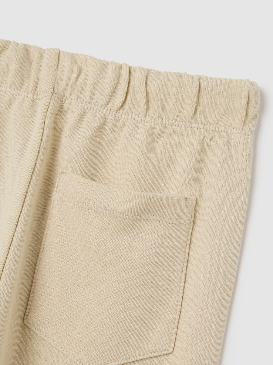 Children's beige regular fit jogger trousers in pure cotton_3