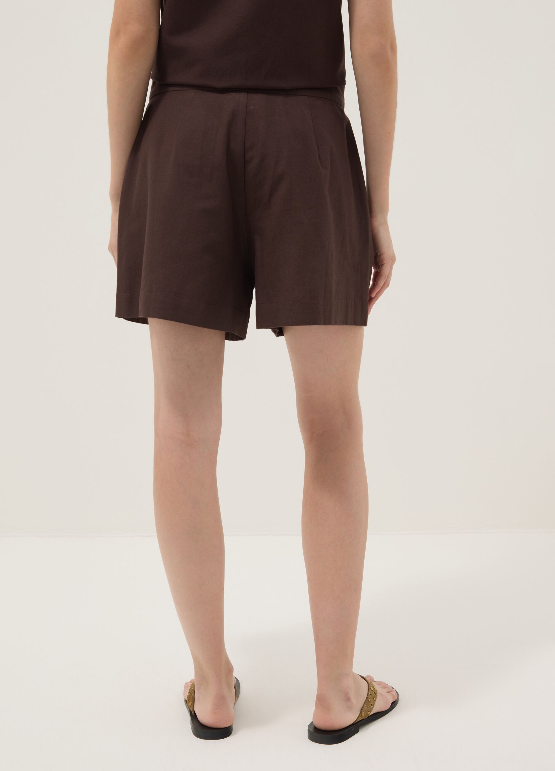 Brown regular-fit shorts in a viscose, cotton and linen blend
