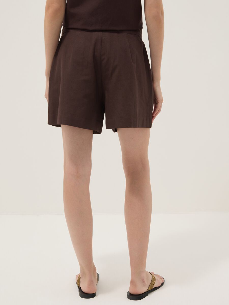 Brown regular-fit shorts in a viscose, cotton and linen blend_3