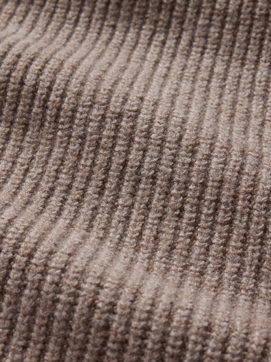 Pullover con lavorazione a coste inglesi_4