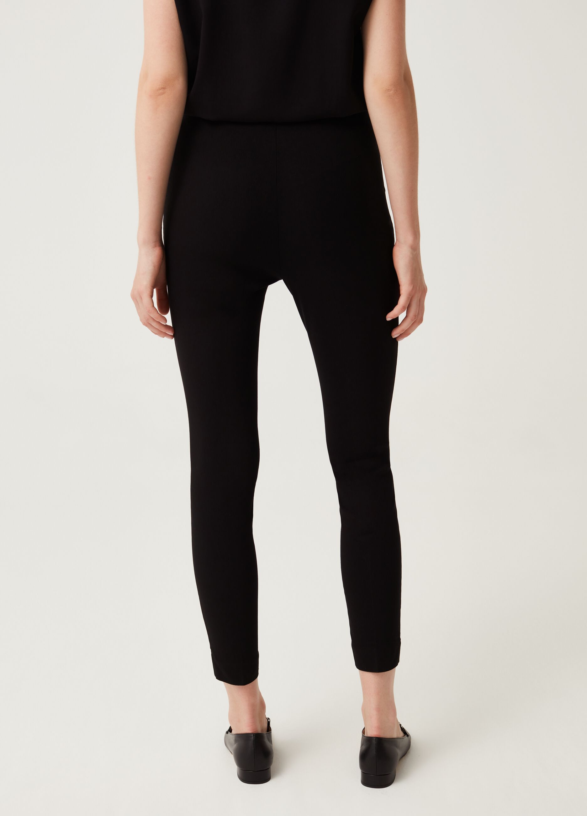 Leggings crop con cuciture in rilievo_2