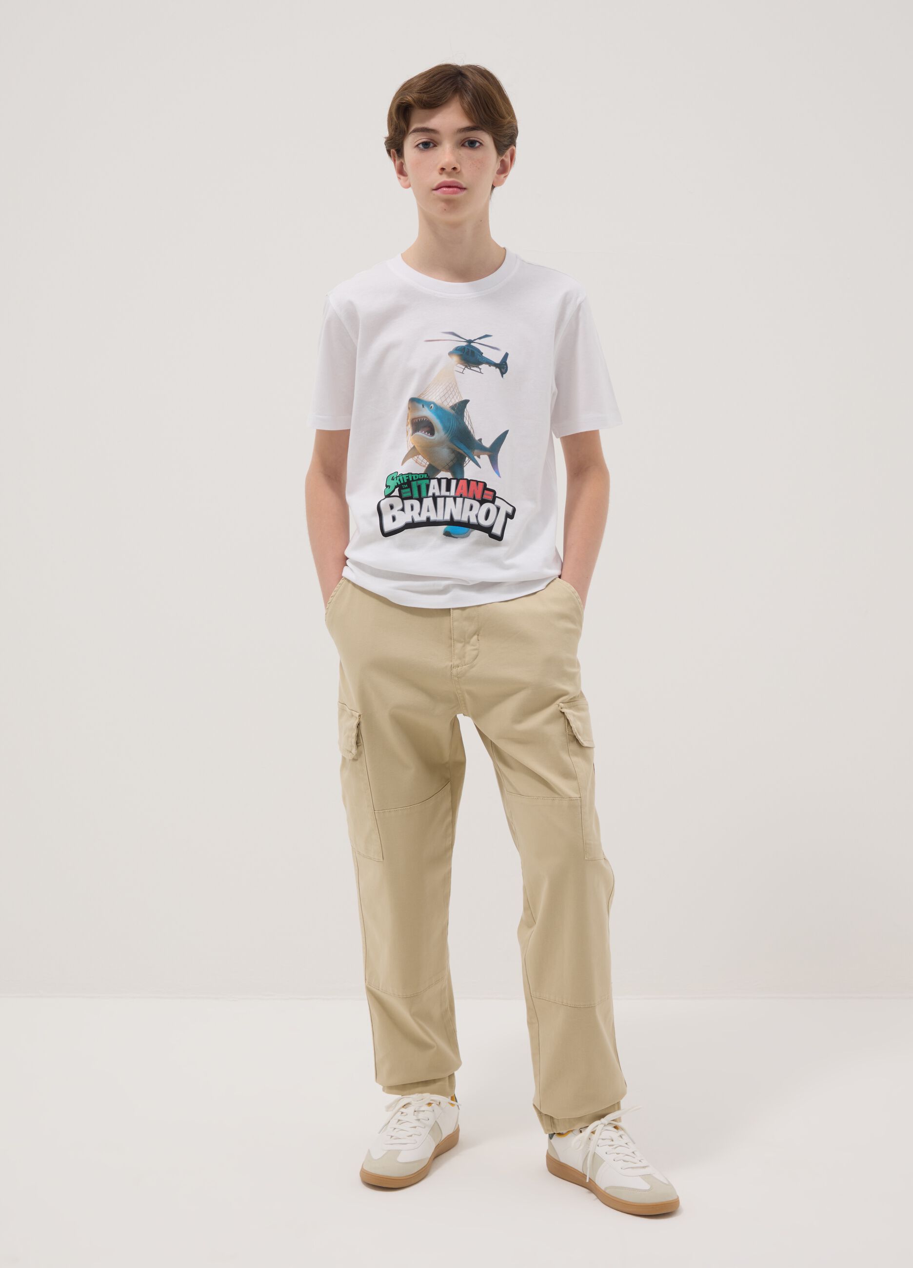 Boy's beige stretch cotton cargo trousers, regular fit