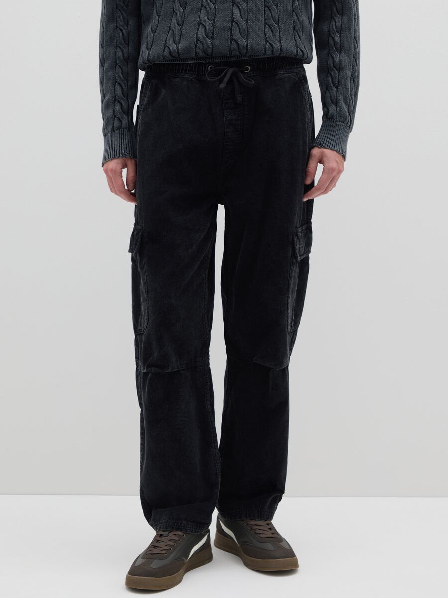 Pantaloni cargo in puro cotone neri regular fit_2