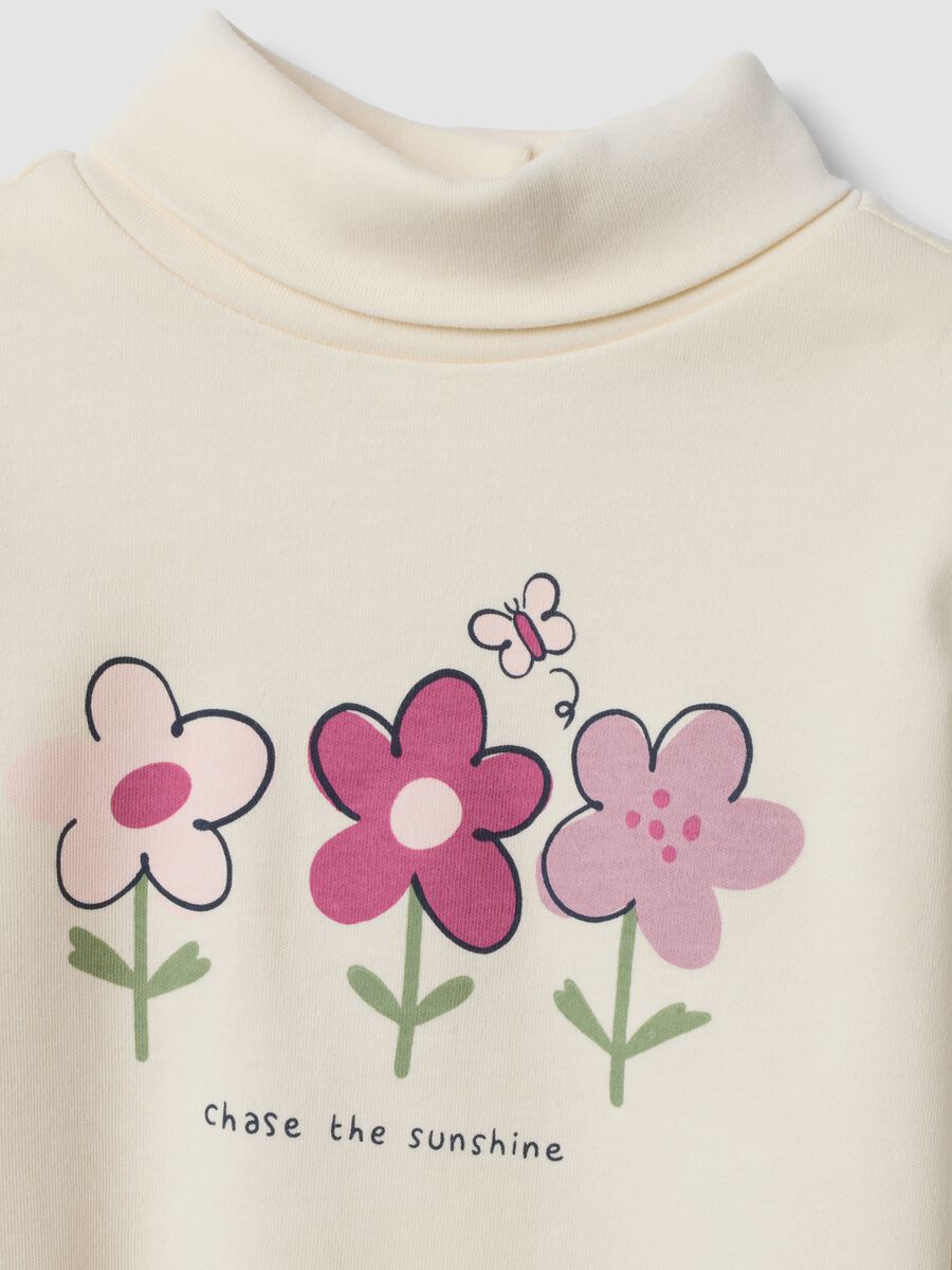 Maglietta bianca in puro cotone organico con stampa fiori_2
