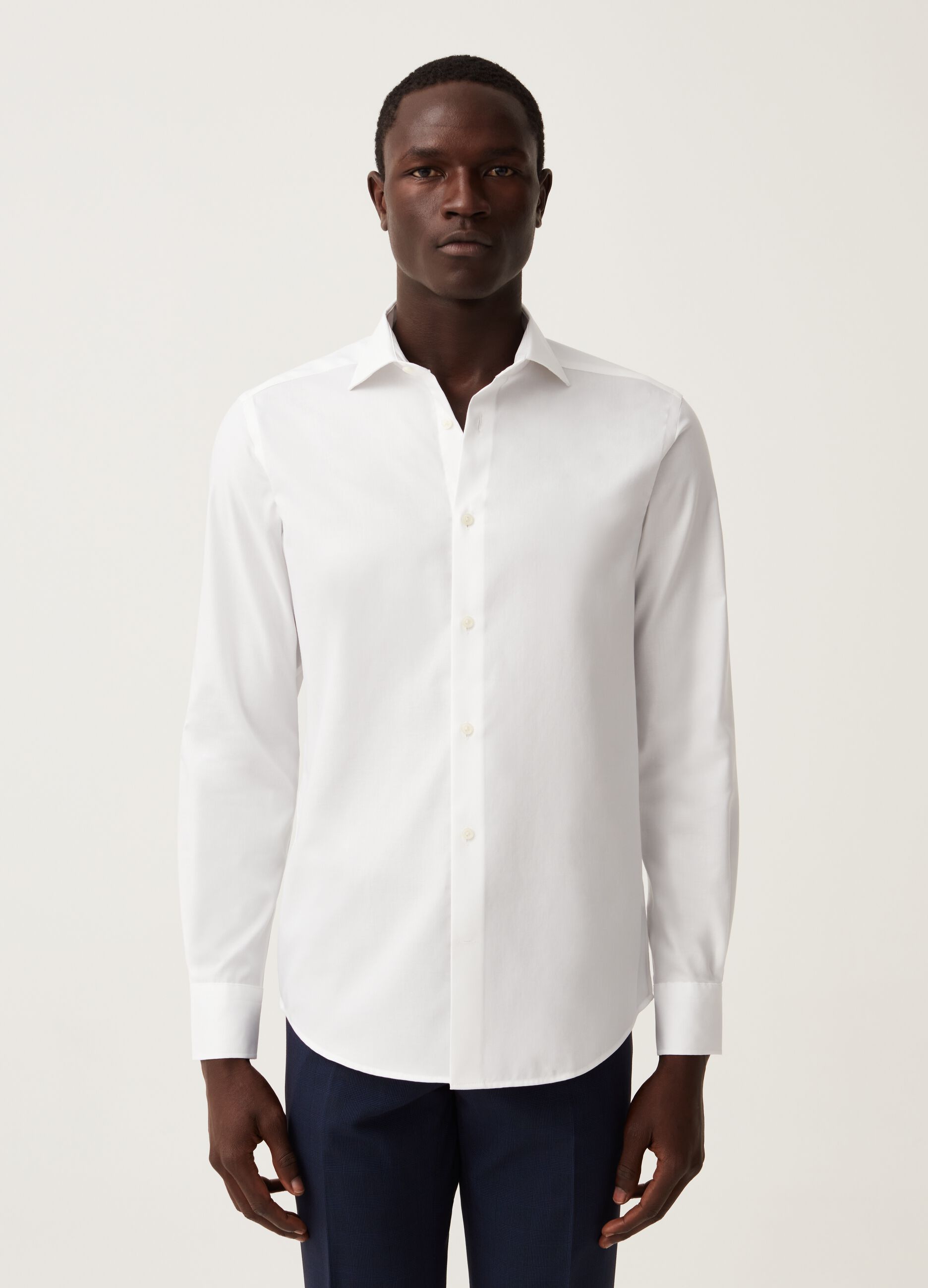 Slim-fit no-iron shirt in solid colour cotton