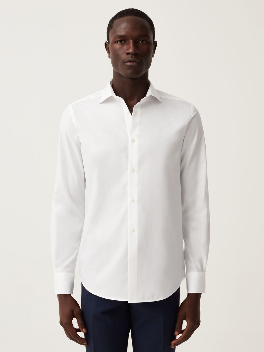 Slim-fit no-iron shirt in solid colour cotton_0