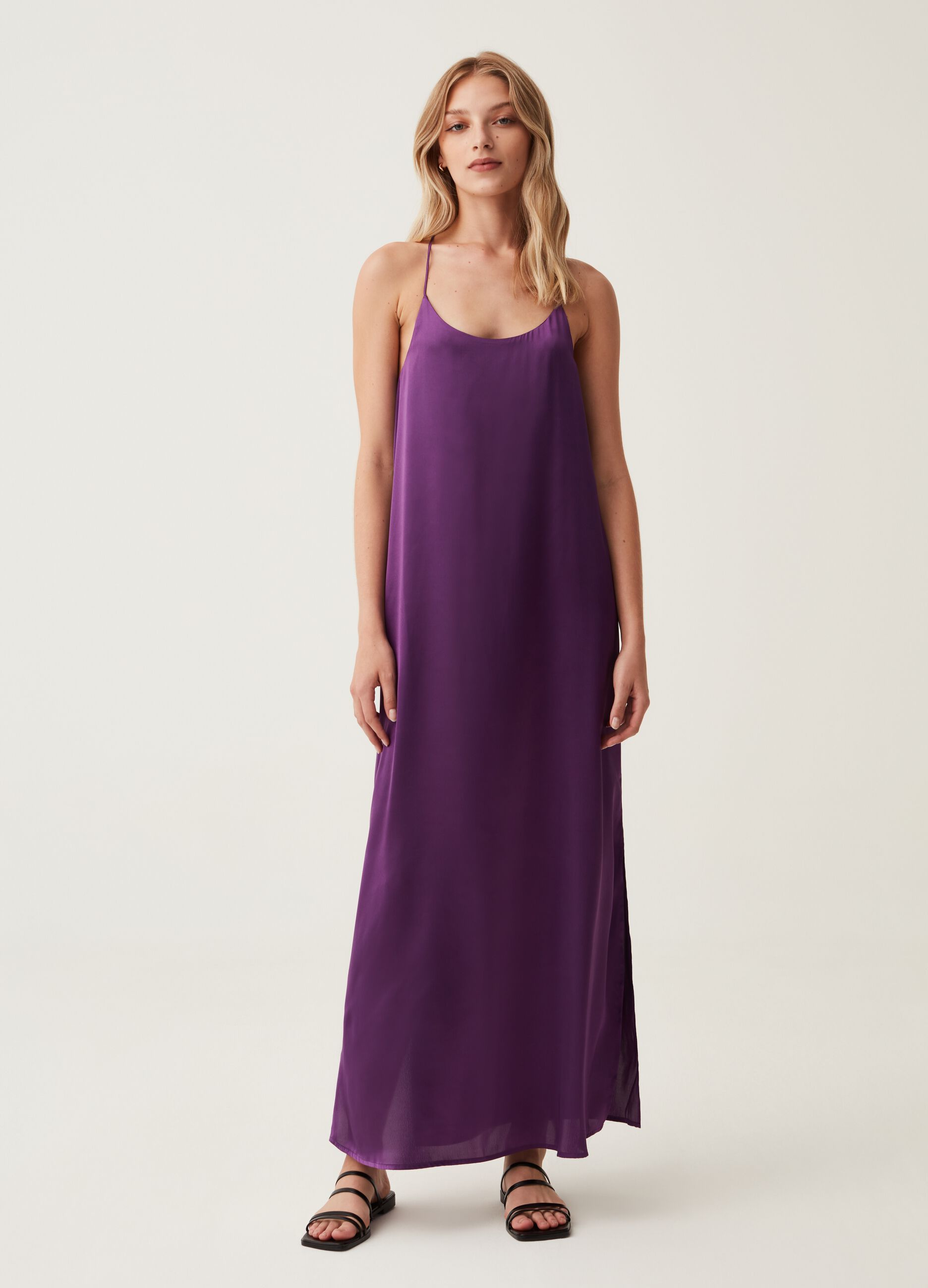 Long dress in satin with splits