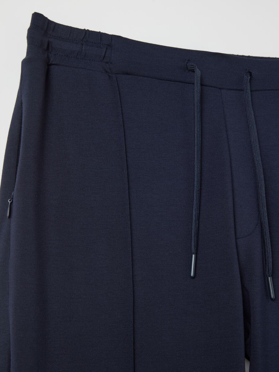 Tech joggers with raised stitching_5