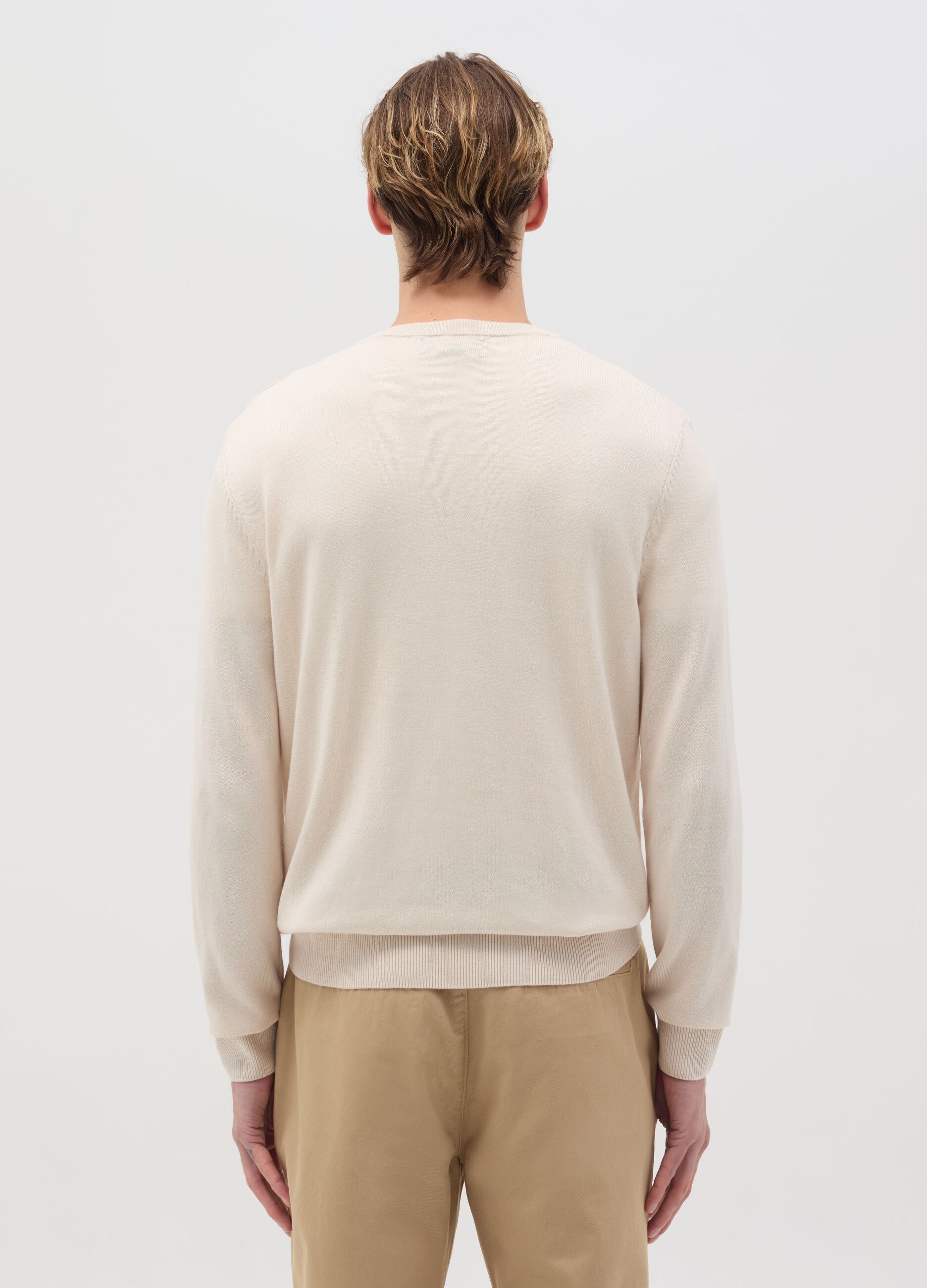 Round neck pullover