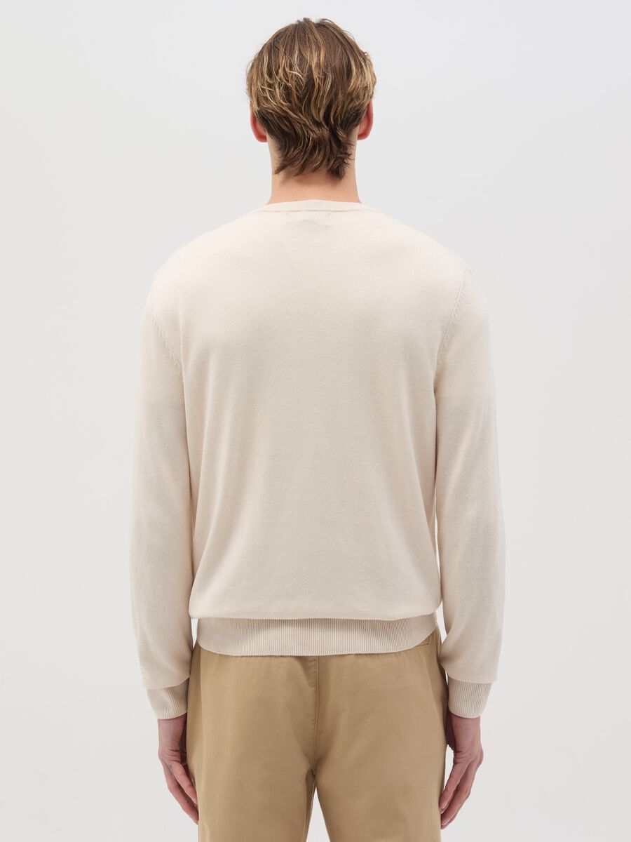 Round neck pullover_3