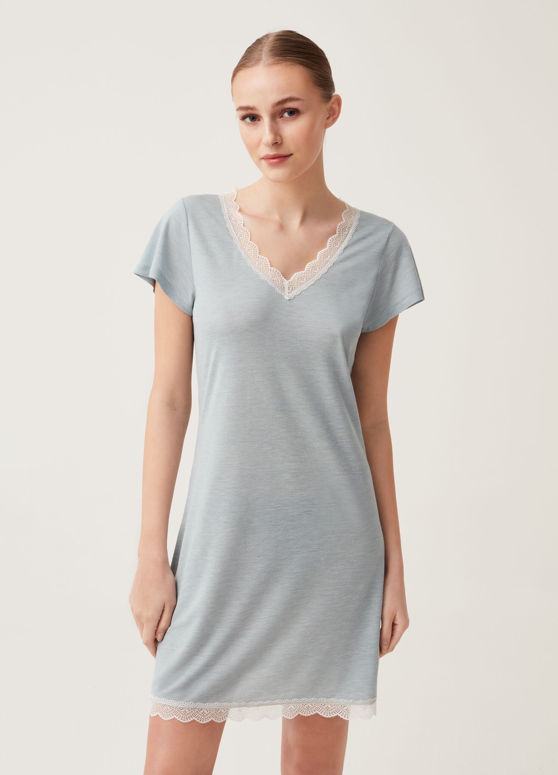 Camicia da notte corta con scollo a V