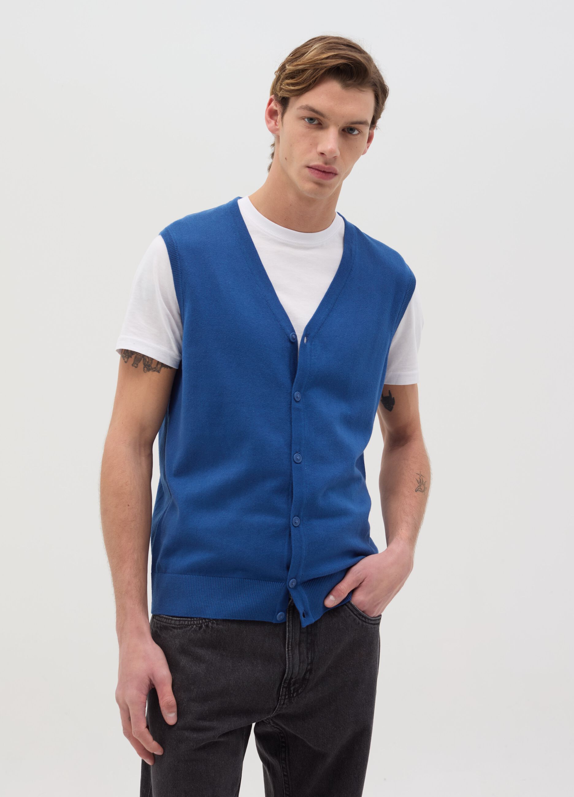 Gilet con scollo a V e bottoni