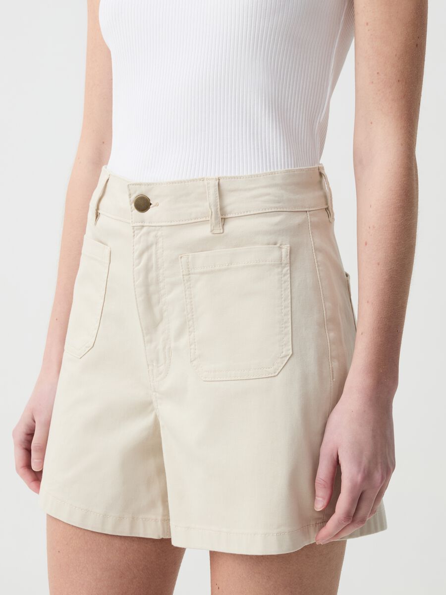 Shorts in cotone stretch con tasche_1