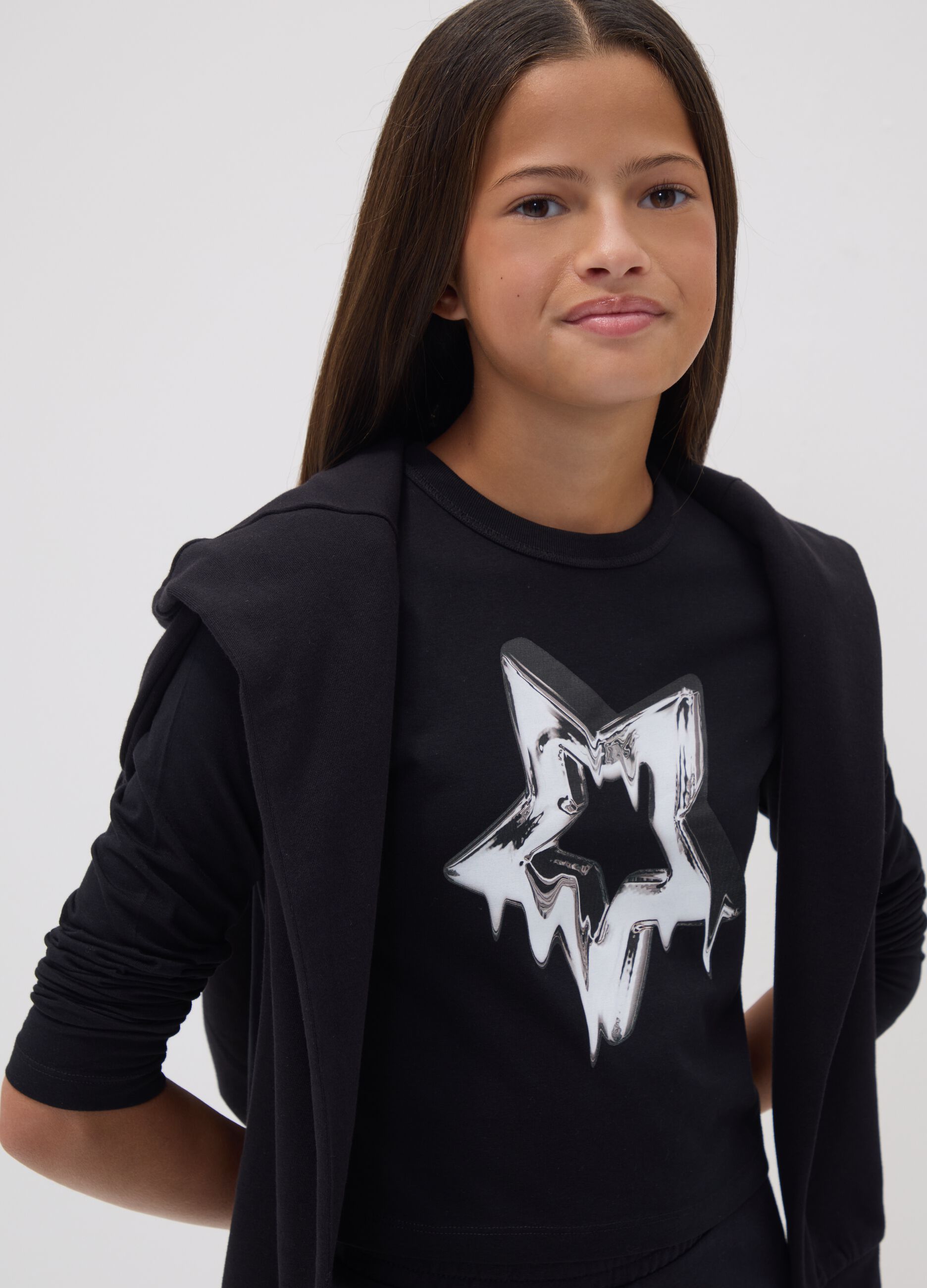 Black organic cotton T-shirt with ribbed neckline for girls