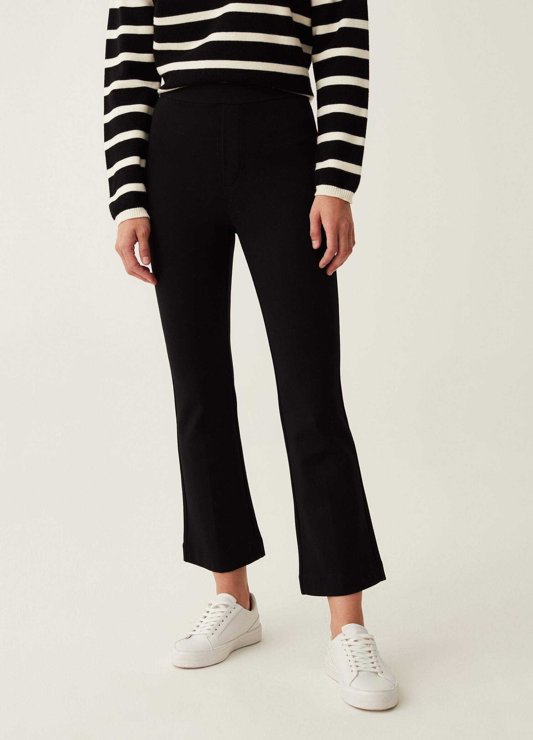 Pantaloni flare fit cropped_0