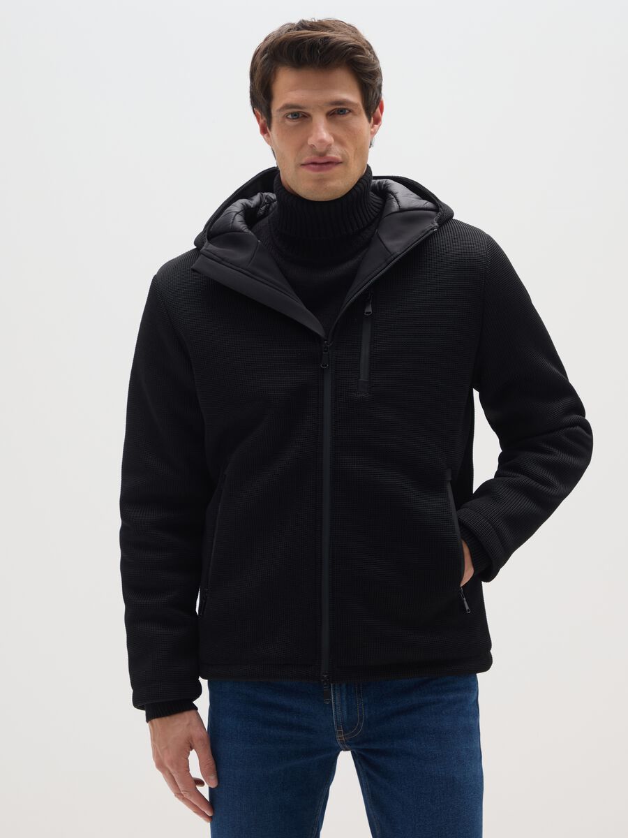 Giacca imbottita con cappuccio nera regular fit con zip_0