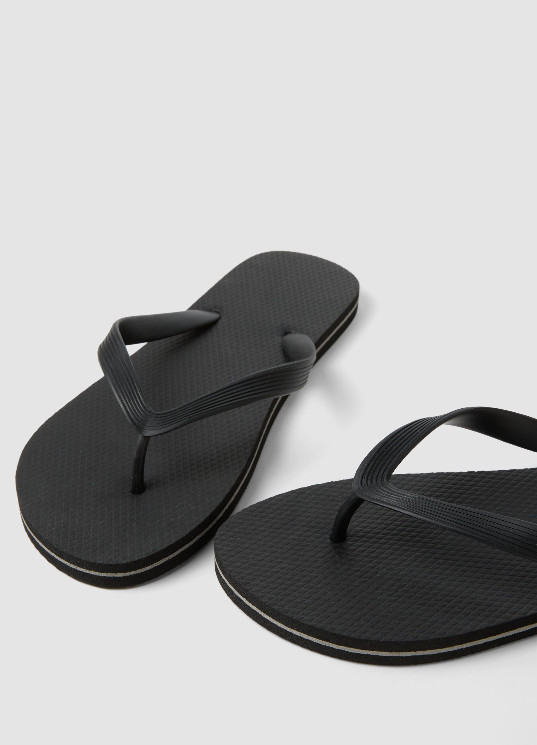 Basic black flip-flops