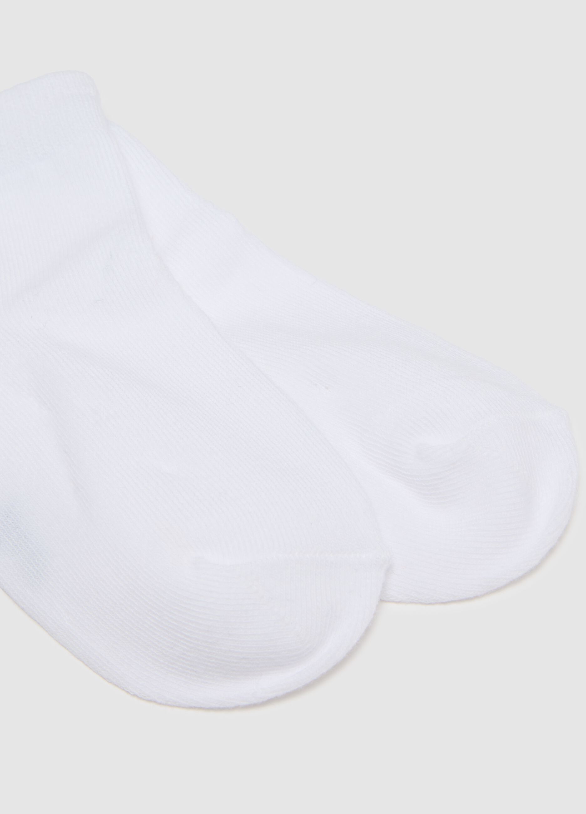 Short white socks in stretchy cotton