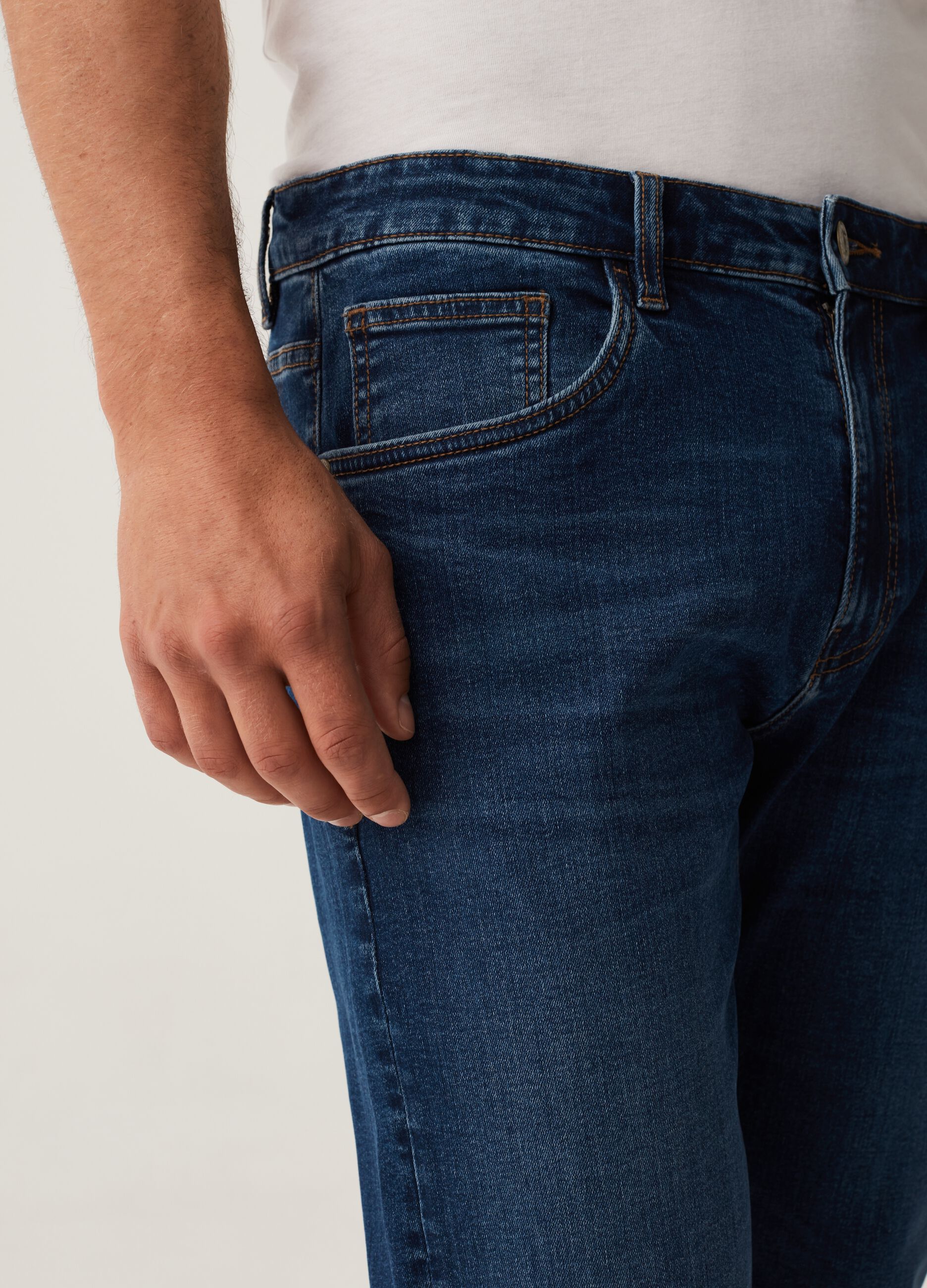 Jeans slim fit con scoloriture_3