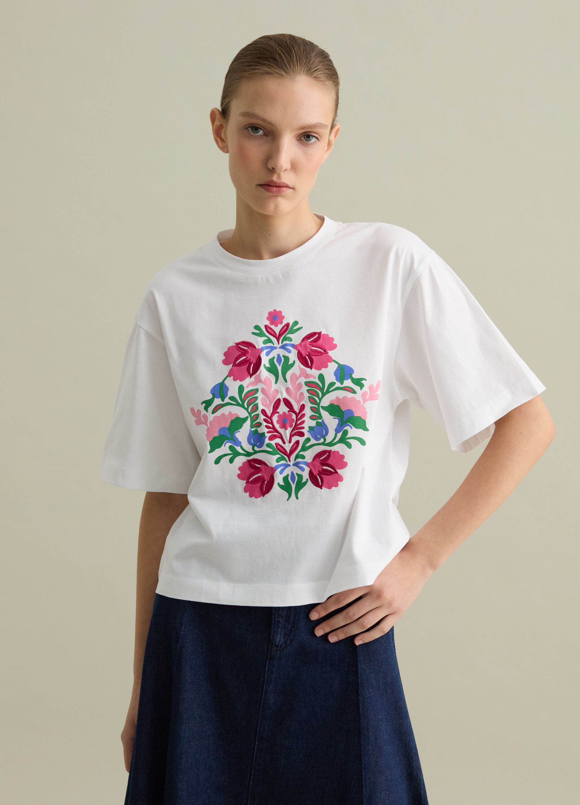 White boxy-fit T-shirt with floral embroidery