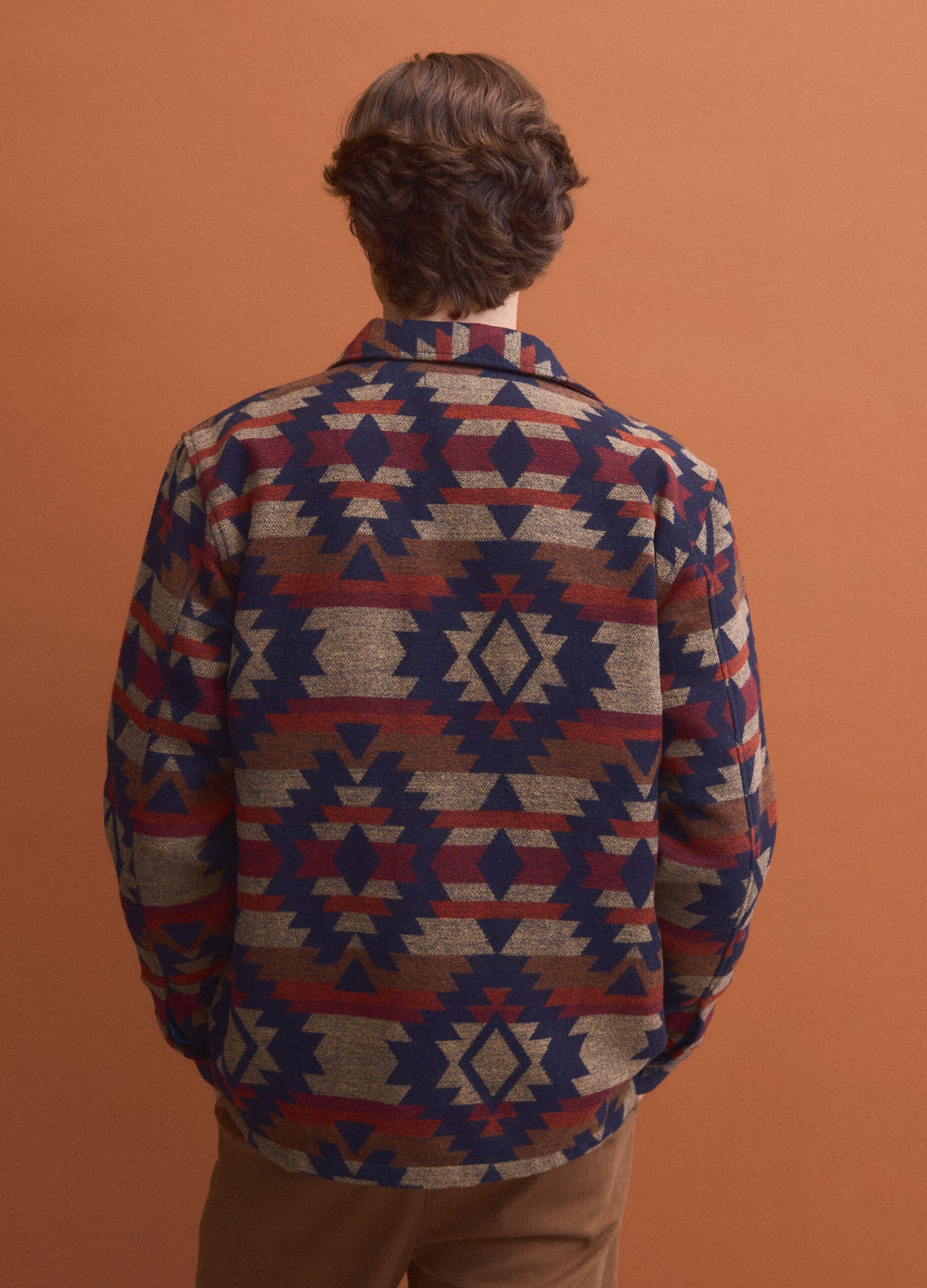 Shacket multicolor bowling over fit con fantasia geometrica