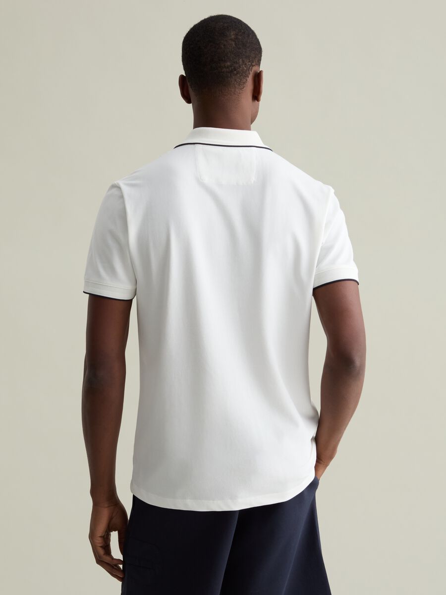Polo shirt in technical fabric with contrasting edging_3