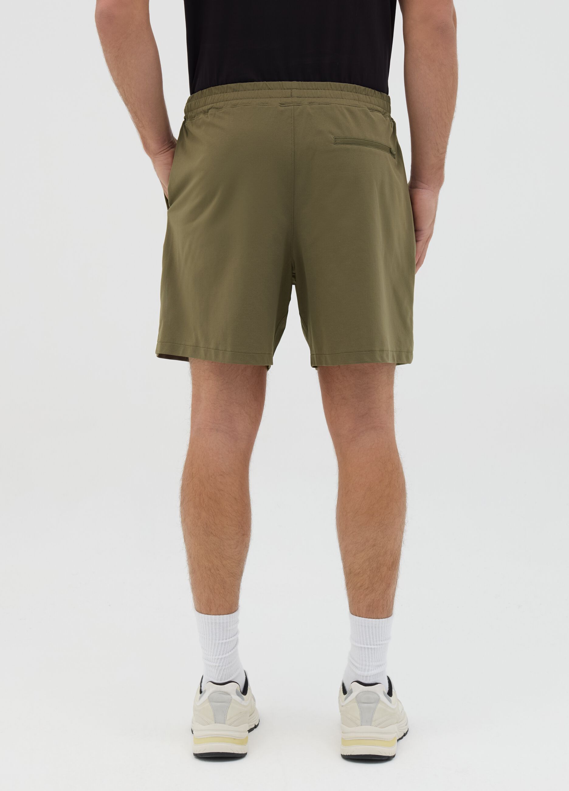 Green Bermuda joggers in stretch fabric